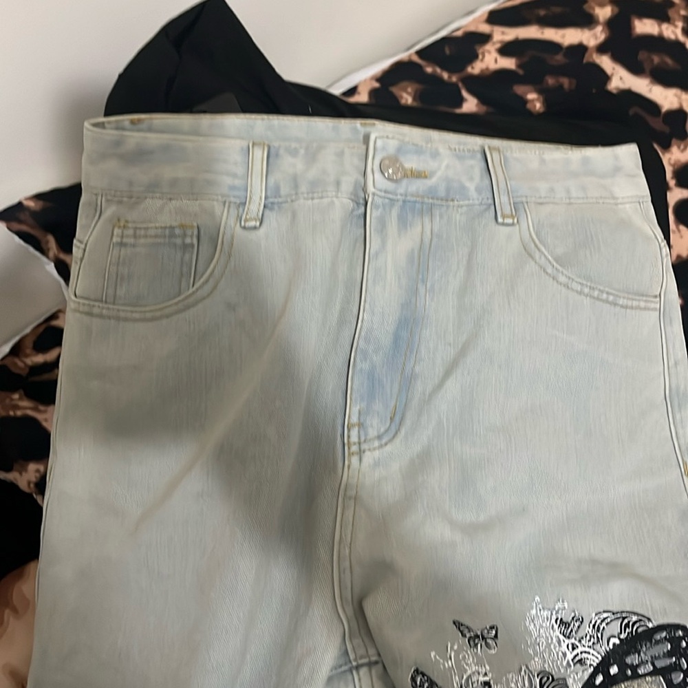 Wide legged jeans never worn before size L
